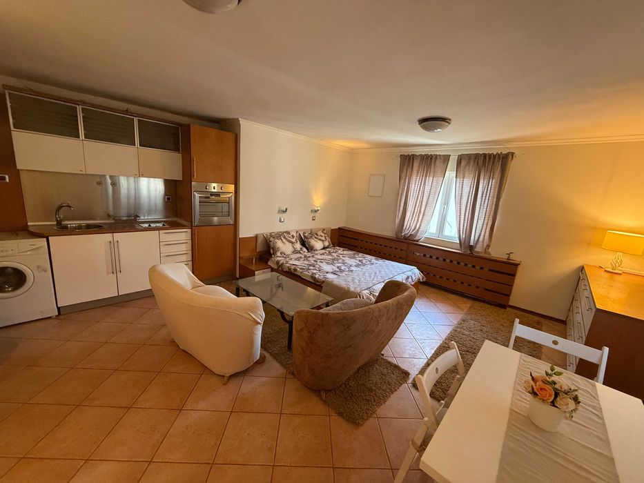 Дава се под наем Едностаен апартамент в София, Център - 33 кв.м за 561 € - Снимка #1