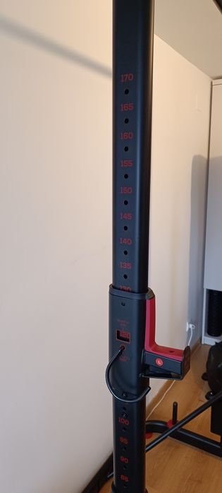 Rack 500 Domyos cu bara de tractiuni