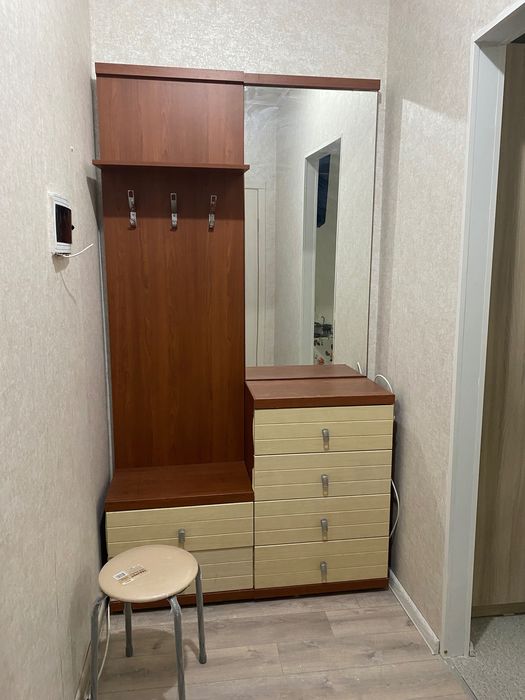 Продам шкаф в прихожую