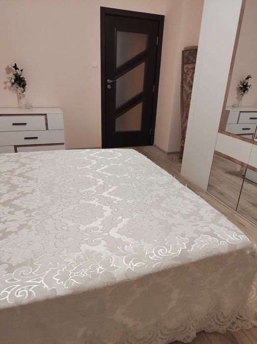 Тристаен апартамент с безплатни парко места за нощувки и краткосрочно