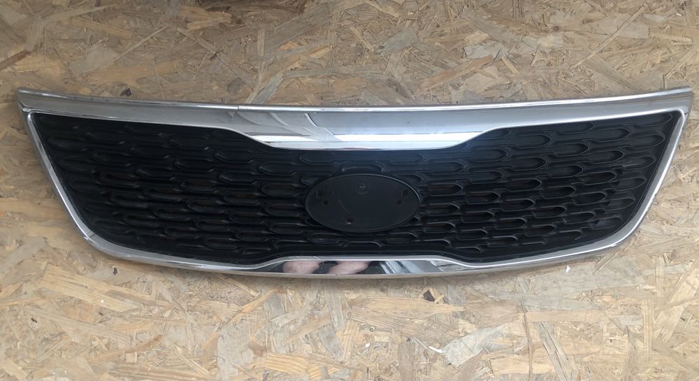 Решетка радиатора KIA Sorento. Оригинал.