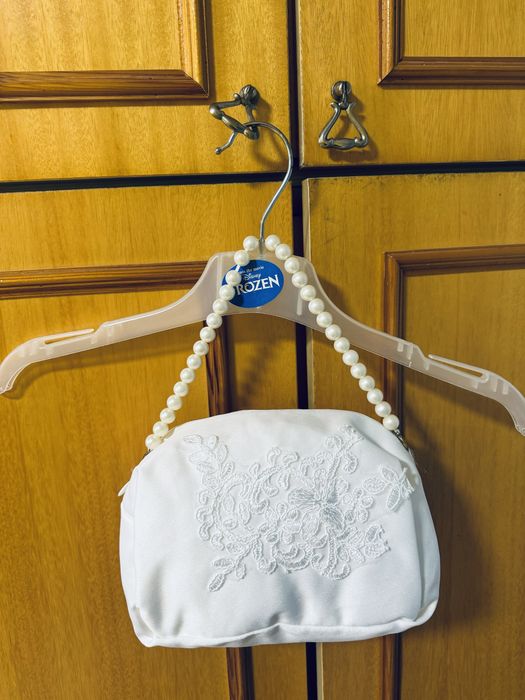 Бяла официална рокля