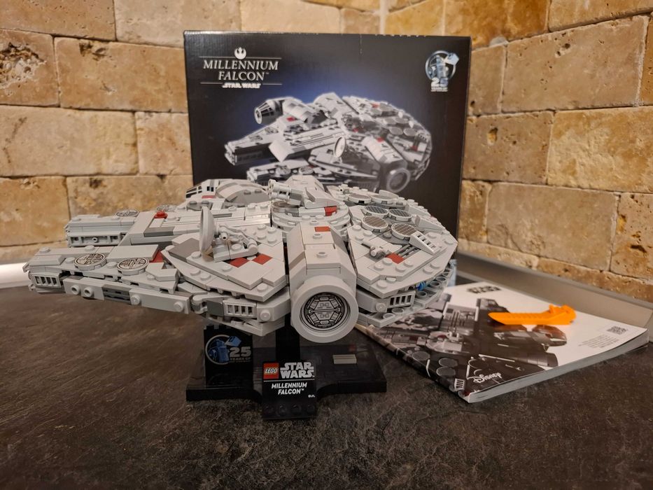 LEGO Star Wars Millennium Falcon 75375