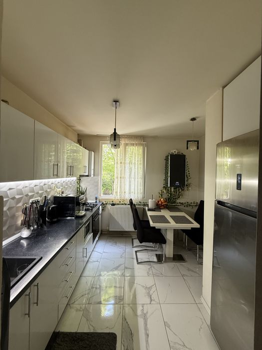 Apartament cu 3 camere+ balcon