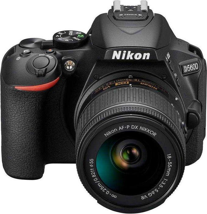 Vand Nikon D5600 Kit (AF-P 18-55 VR) aproape nou