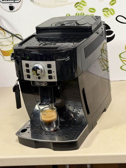 Кафемашина кафе автомат delonghi magnifica S с гаранция
