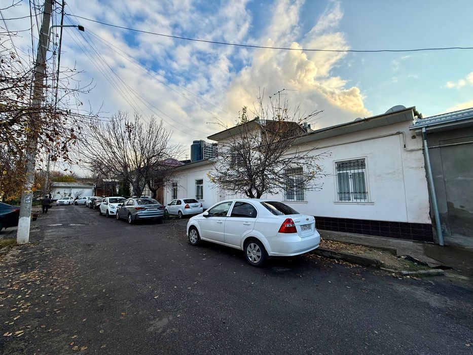 Срочно продаётся дом напротив рынок Малика