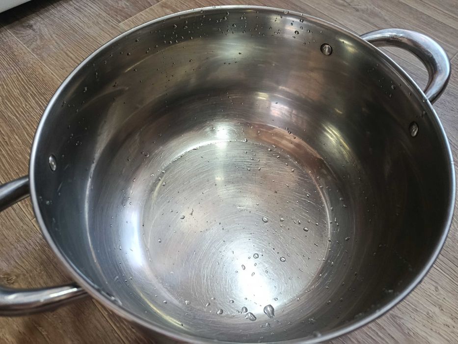 Кастрюля с крышкой