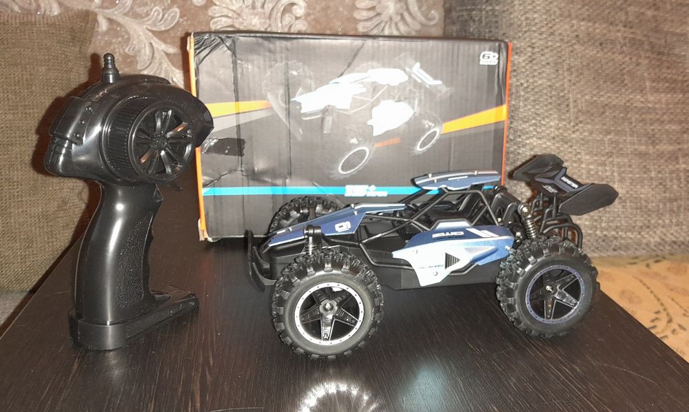 Машинка на радиоуправлении