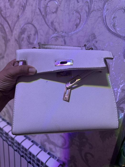 Ayollar Sumkasi sotiladi  50 ming sum.