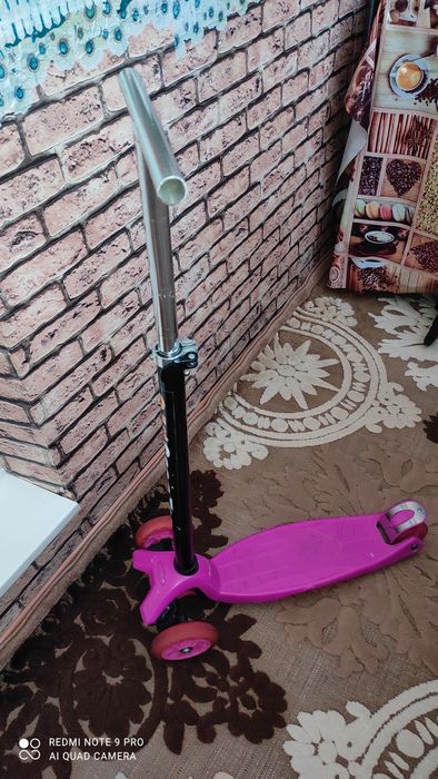 Самокат трёхколёсный.