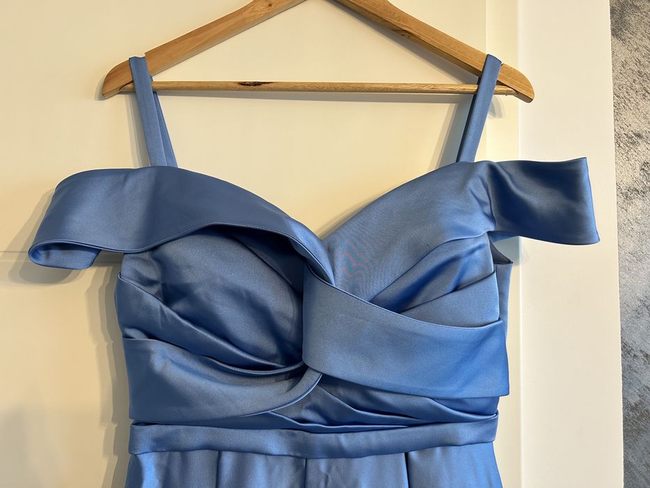 Vând rochița elegantă pentru ocazie ! Mărimea 42