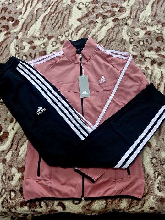 Trenig femei diferite modele