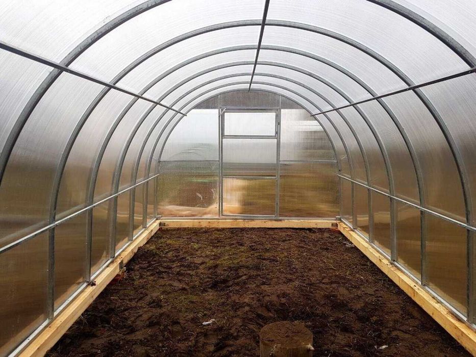 Теплицы c поликарбонатом.  Поликарбонат. Каркасы теплиц.