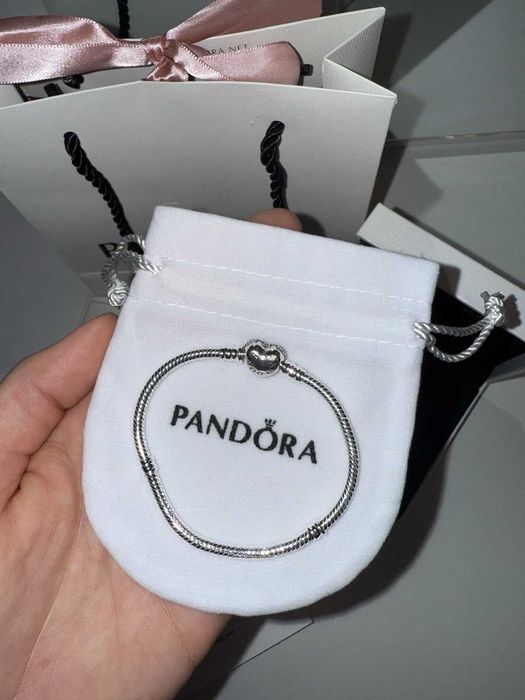 Гривна Пандора|Pandora