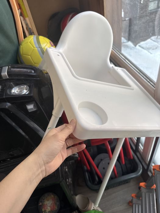 Стул для кормления  белый поастмасовый