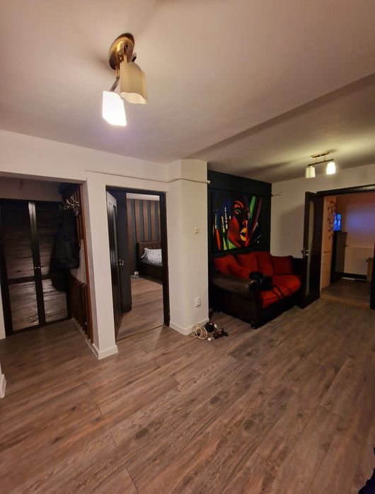 PROPRIETAR vând apartament 3 camere decomandate ,etj P /4 ,zona 1 Mai