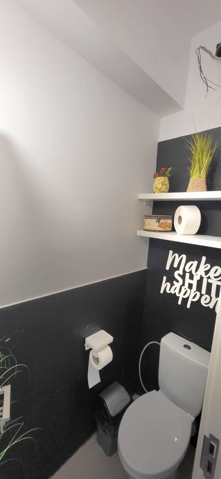 Inchirere post de  manichiura si coafor