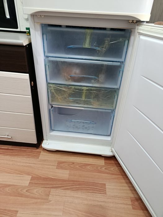 Продам холодильник двухкамерный