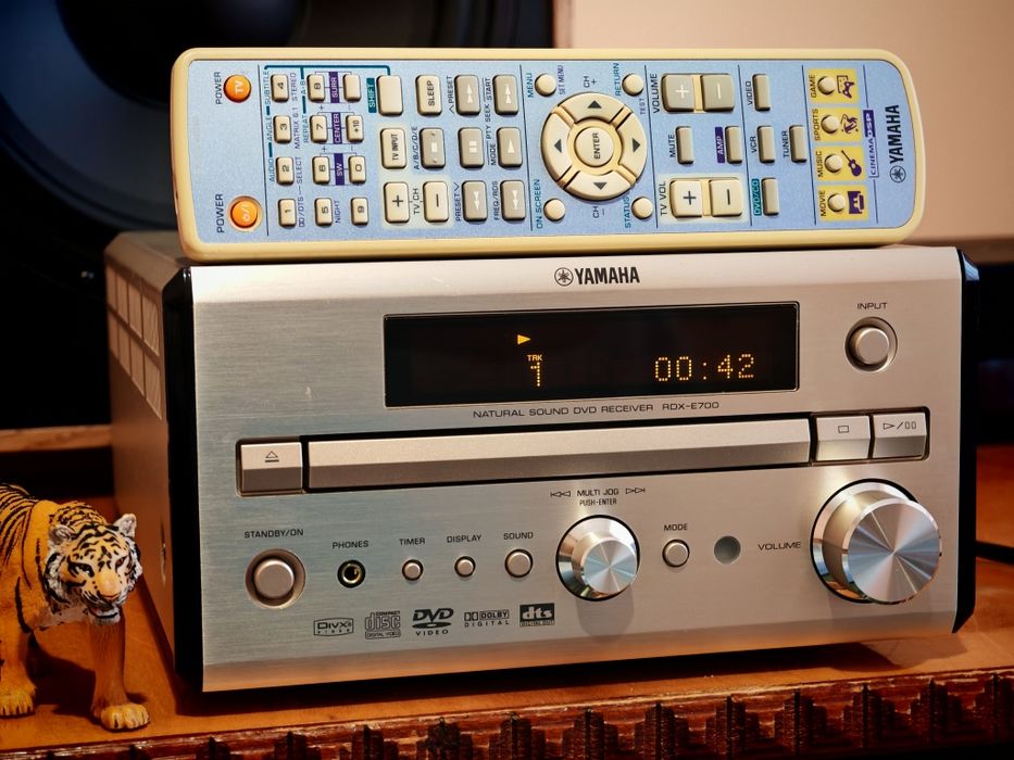 Yamaha RDX-E700. Amplificator/DVD/CD/MP3/tuner RDS  Pianocraft Series. Bijuterie audio. Preț fix !