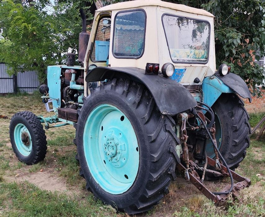 Трактор ЮМЗ-6 с прицепом