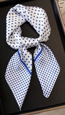 Esarfă albă / buline albastre model deosebit