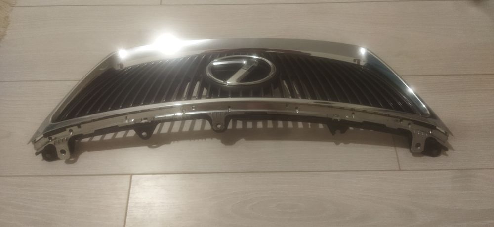Решетка радиатора Лексус is250, 2007