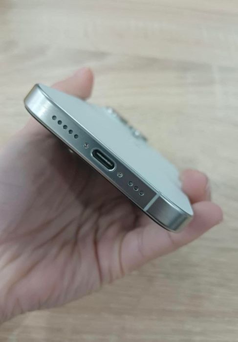Продавам iPhone 15 pro