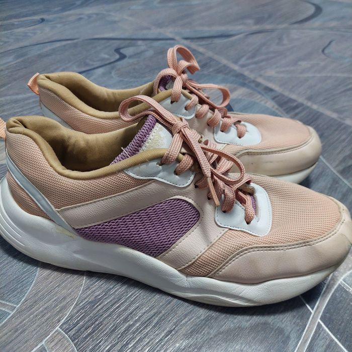 Продам кроссовки