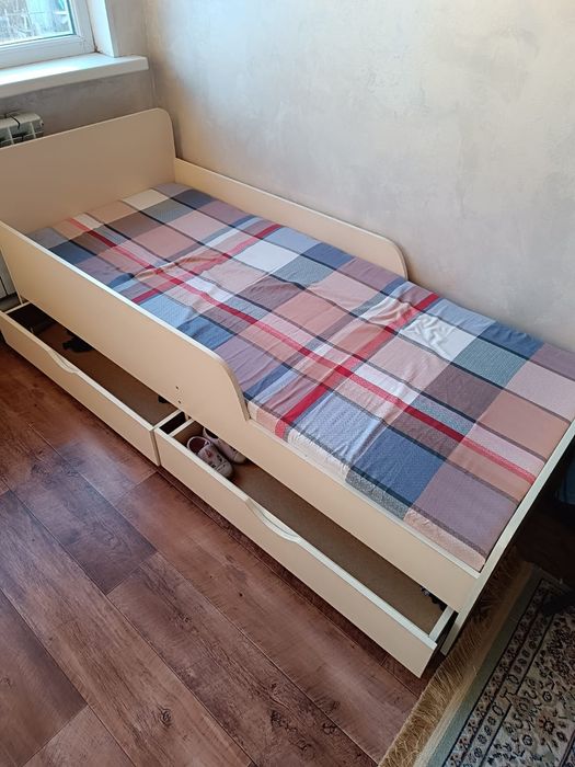 Продам кровать состояние идеальное.