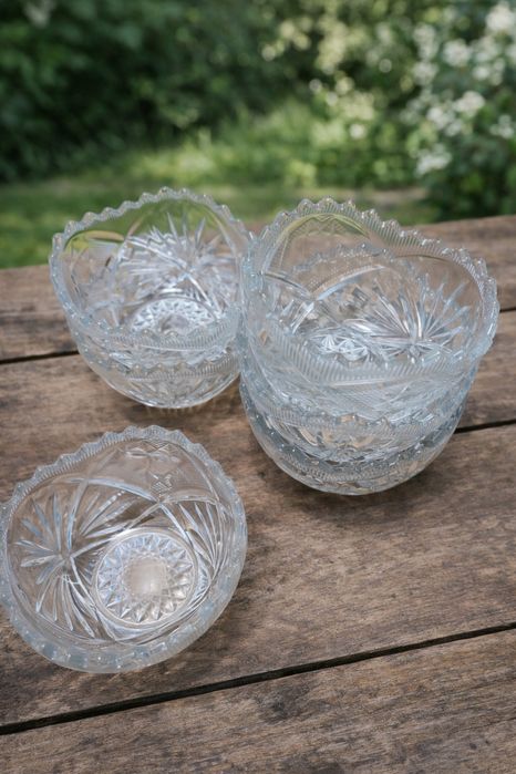 Продам набор небольших салатниц