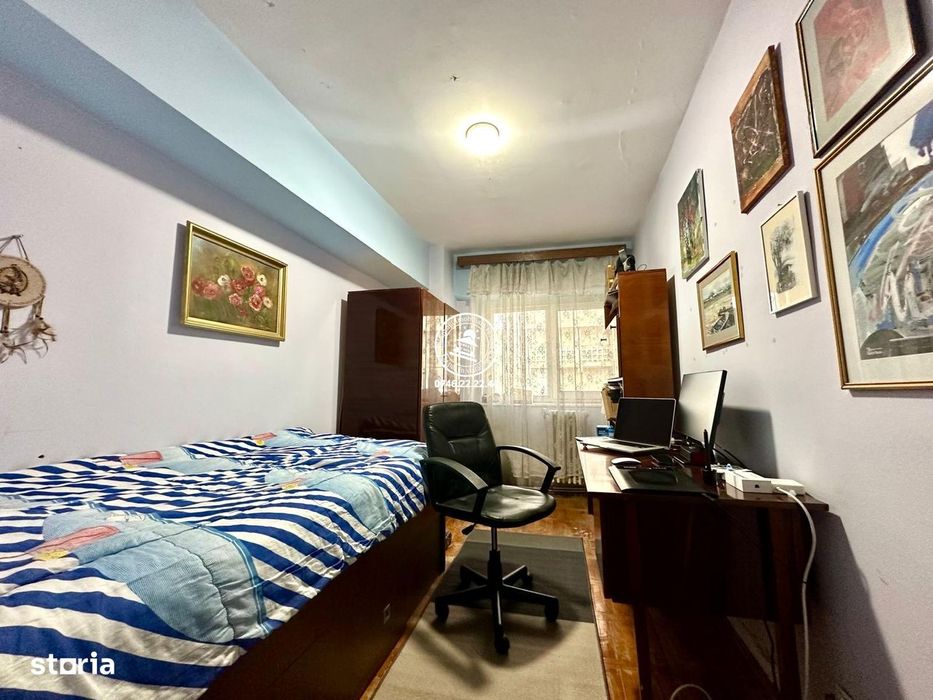 Apartament 4 camere  de vanzare  Centru,