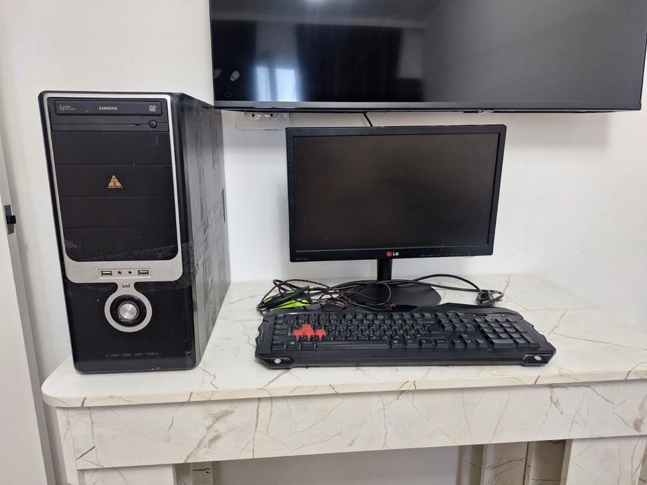 Продам стол трансформер до 3 м