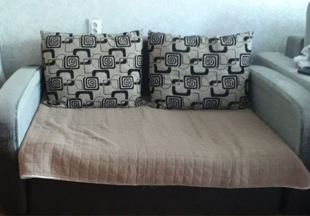 Продам диван маленький раскладной