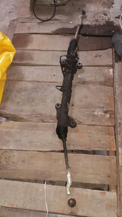 Рулевая рейка на Toyoty Ipsum