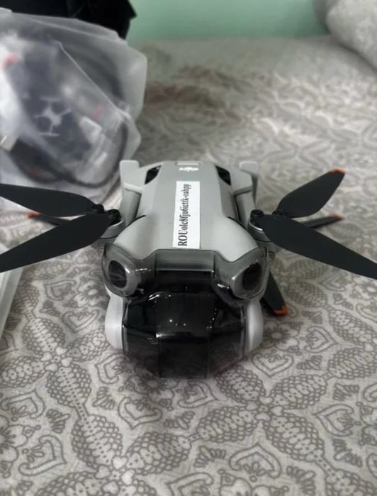 Drona DJI mini 4 pro. Pachet fly more