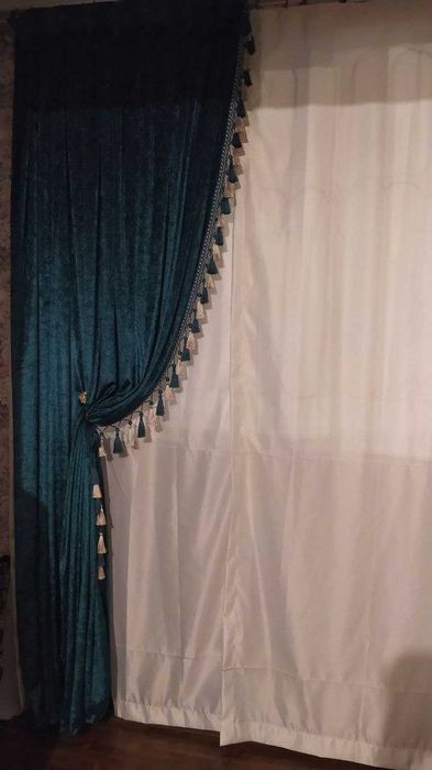 Продаются НОВЫЕ готовые красивые шторы с бахромой