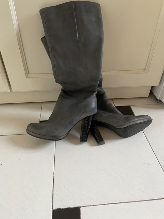 Дамски кожени ботуши