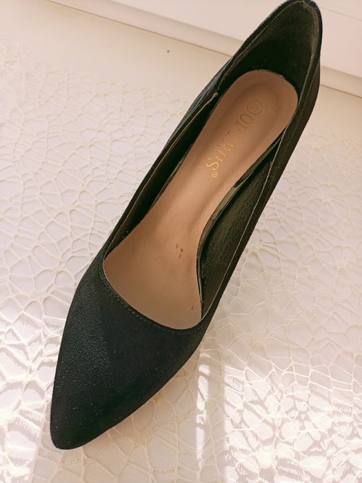 Продам замшевые туфли