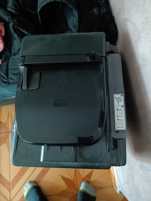 Vând  schimb imprimanta