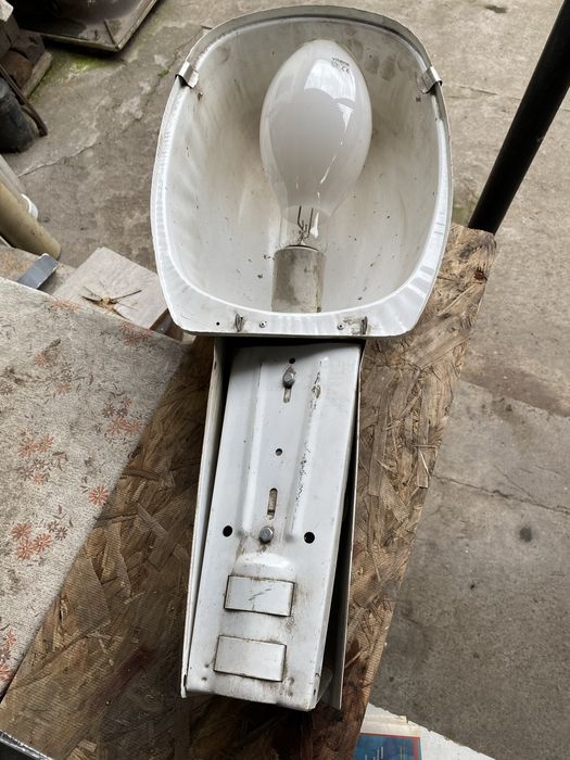 Прожектор технический вместе с лампой