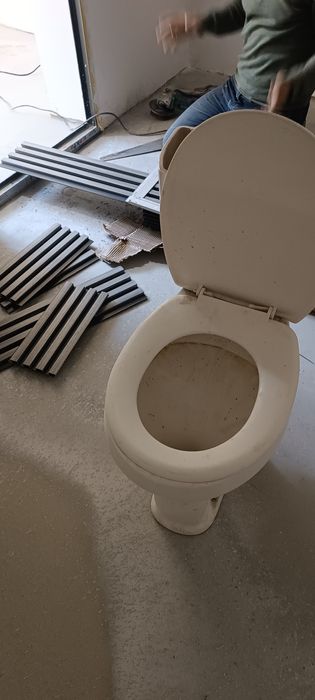 Унитаз б.у сотилади. Холати ишлатилган