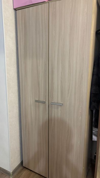 Продам шкаф двухдверный