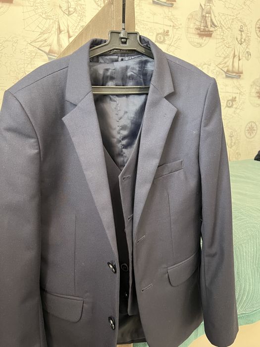 Продам школьную форму для мальчика