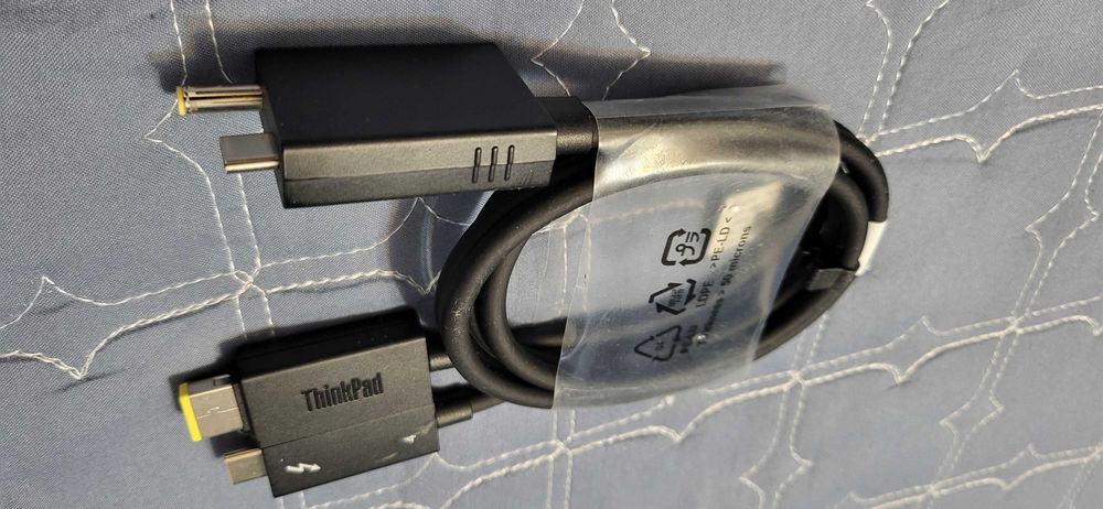 LENOVO cablu Thunderbolt 4 Nou  de 0.7M