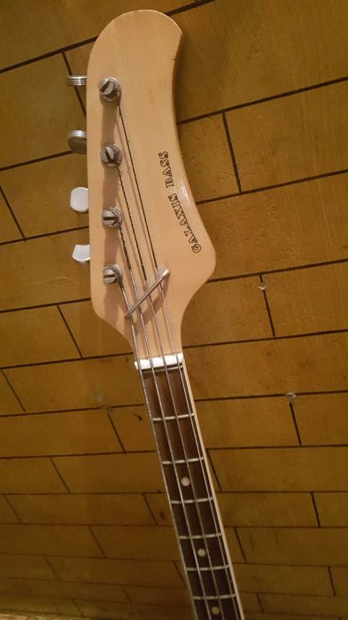 Бас гитара yalana