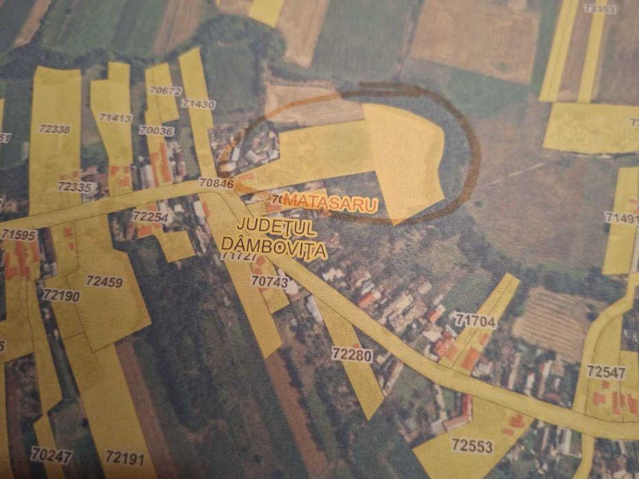 Proprietate mixtă: teren - casă - anexe: Poroinica, Dâmbovița