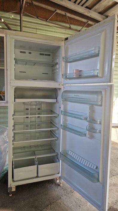 Продам холодильник Ariston