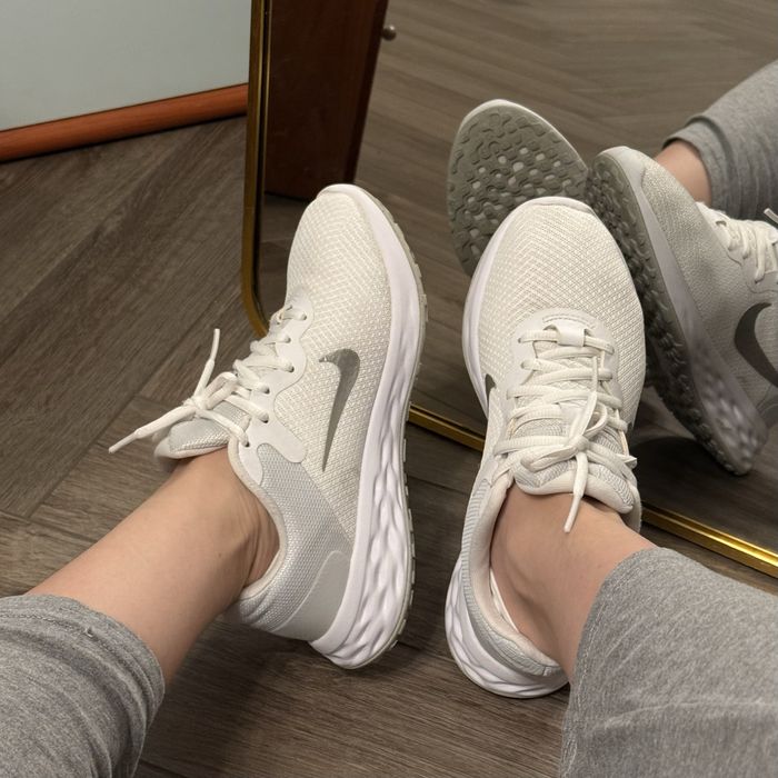 Продам кроссовки Nike