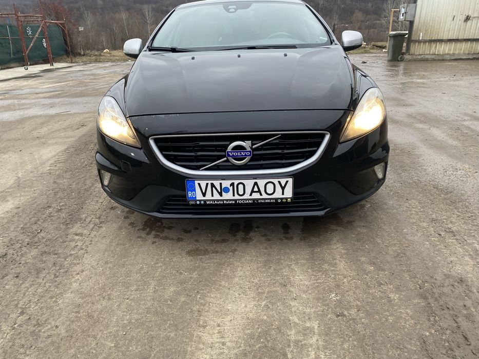 Volvo  V40 R Design
